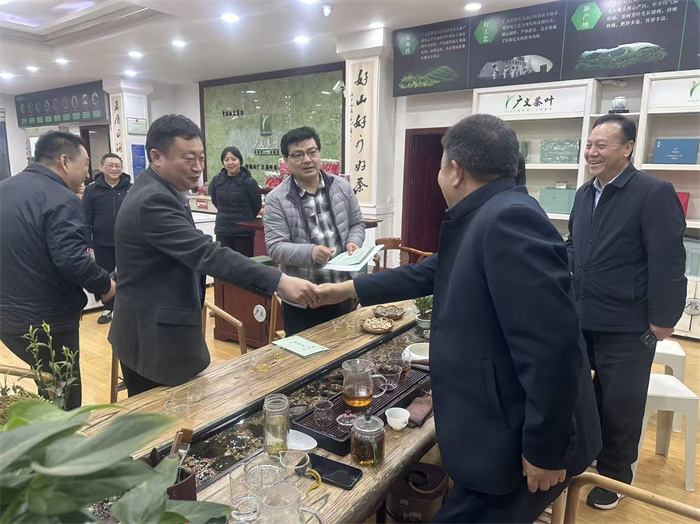 2026年3月18日 信阳市市场监管局张局长陪同国家知识产权局调研组走进广义茶庄园，调研信阳毛尖知识产权使用和保护情况，为“信阳毛尖”品牌保驾护航